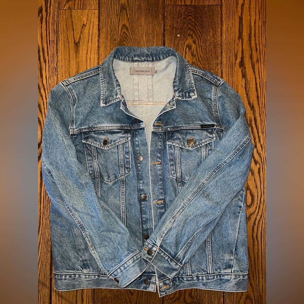 mens XL (fits like large) Calvin Klein denim jacket - like new